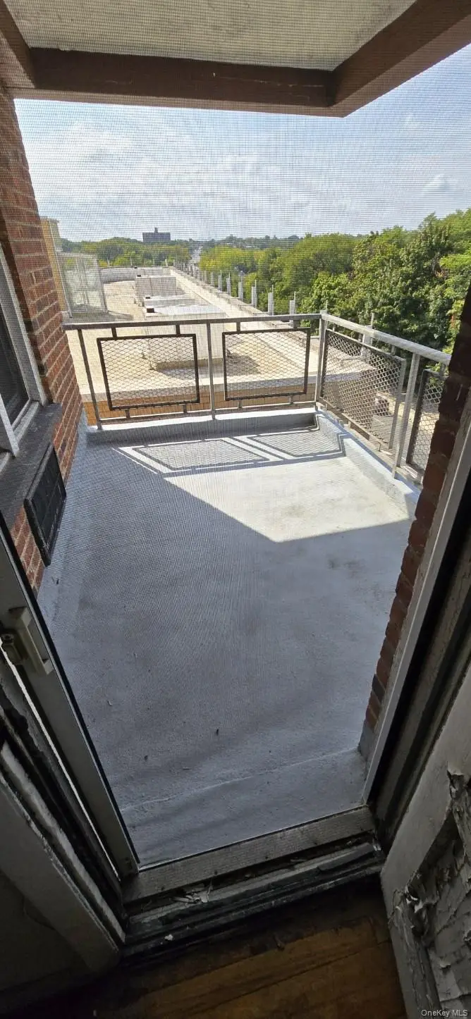 24120 Northern Boulevard #4C, Douglaston, NY 11362 - Image #3