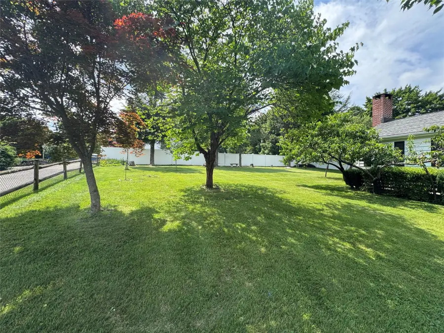 11 Knollcrest Drive, New Fairfield, CT 06812 - Image #2