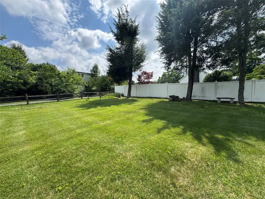 11 Knollcrest Drive, New Fairfield, CT 06812 - Image #3