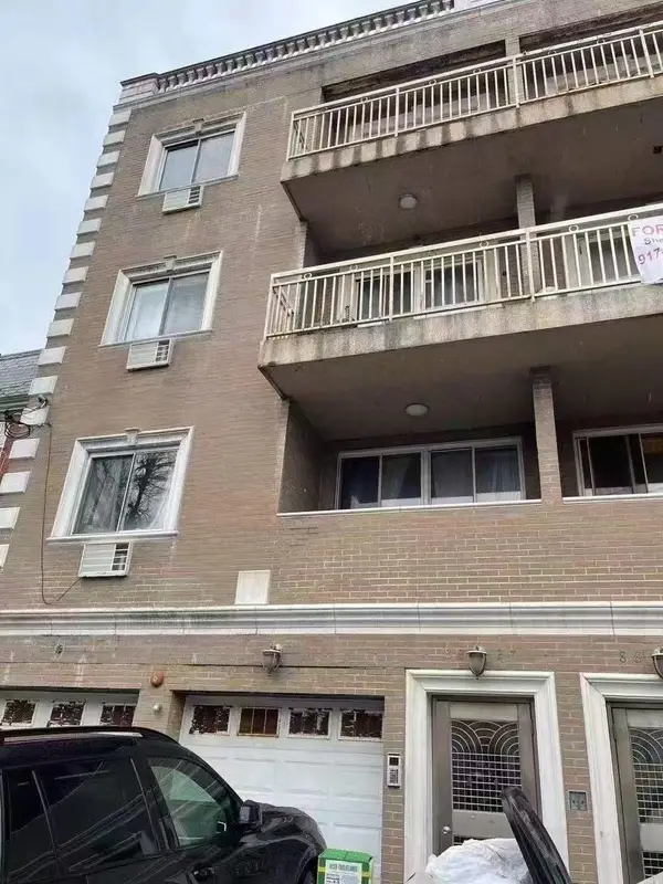 8827 53 Rd Avenue #2R, Elmhurst, NY 11373