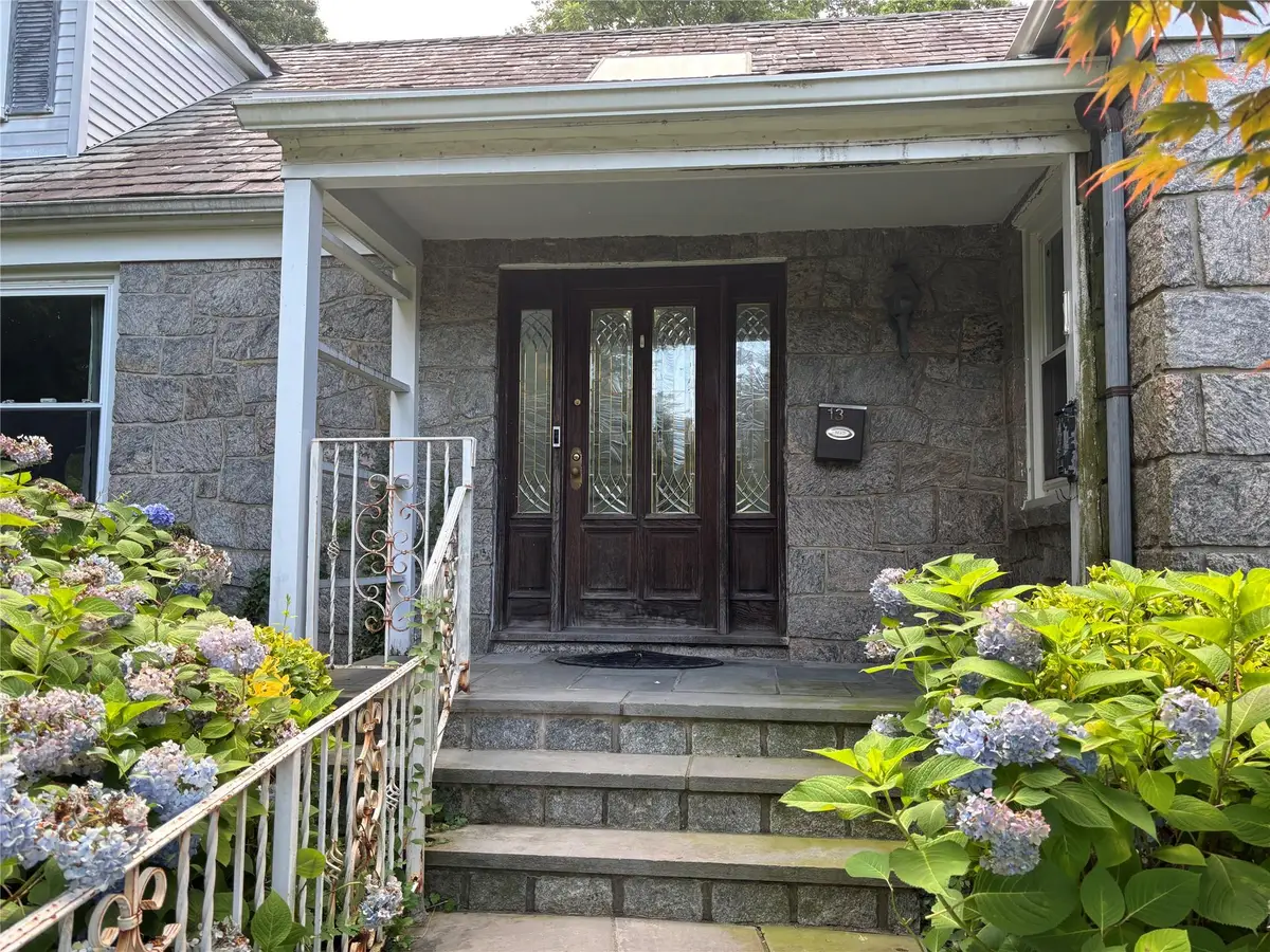 13 Laurel Drive, Great Neck, NY 11021 - Image #1