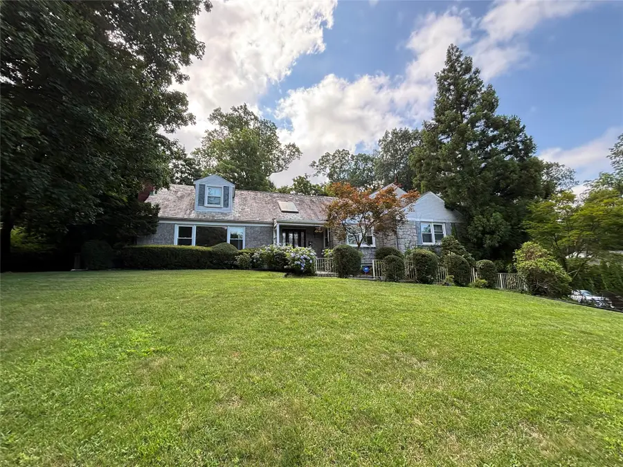 13 Laurel Drive, Great Neck, NY 11021 - Image #3