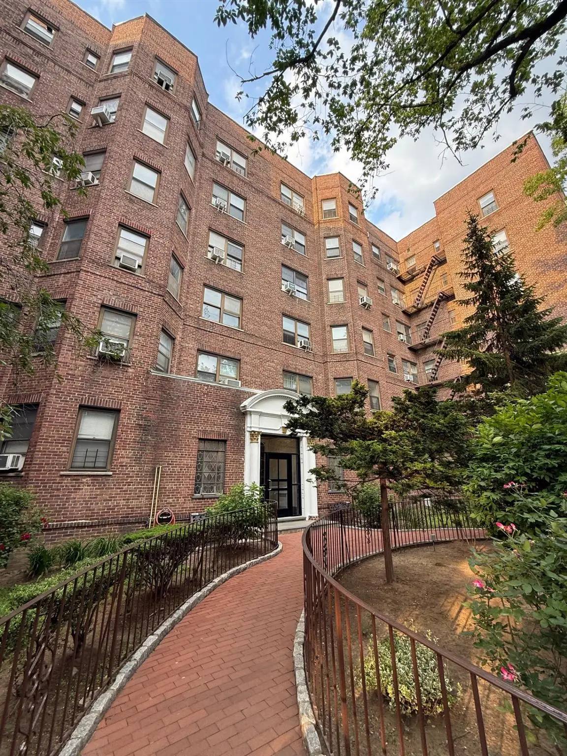 61-41 Saunders Street #B44, Rego Park, NY 11374 - Image #1