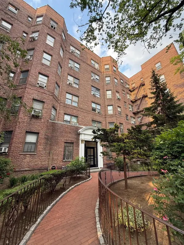 61-41 Saunders Street #B44, Rego Park, NY 11374