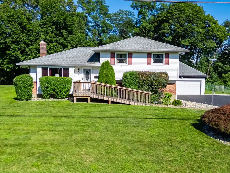 28 Terrace Avenue, Nanuet, NY 10954 - Image #2