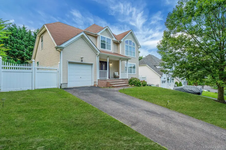 11 Gladysz Way, Port Jefferson, NY 11777 - Image #2