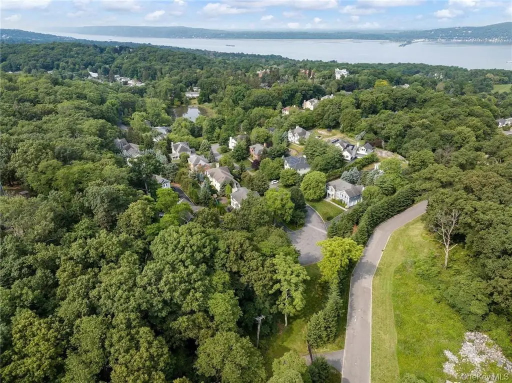 98 Roundabend Road, Tarrytown, NY 10591 - Image #1
