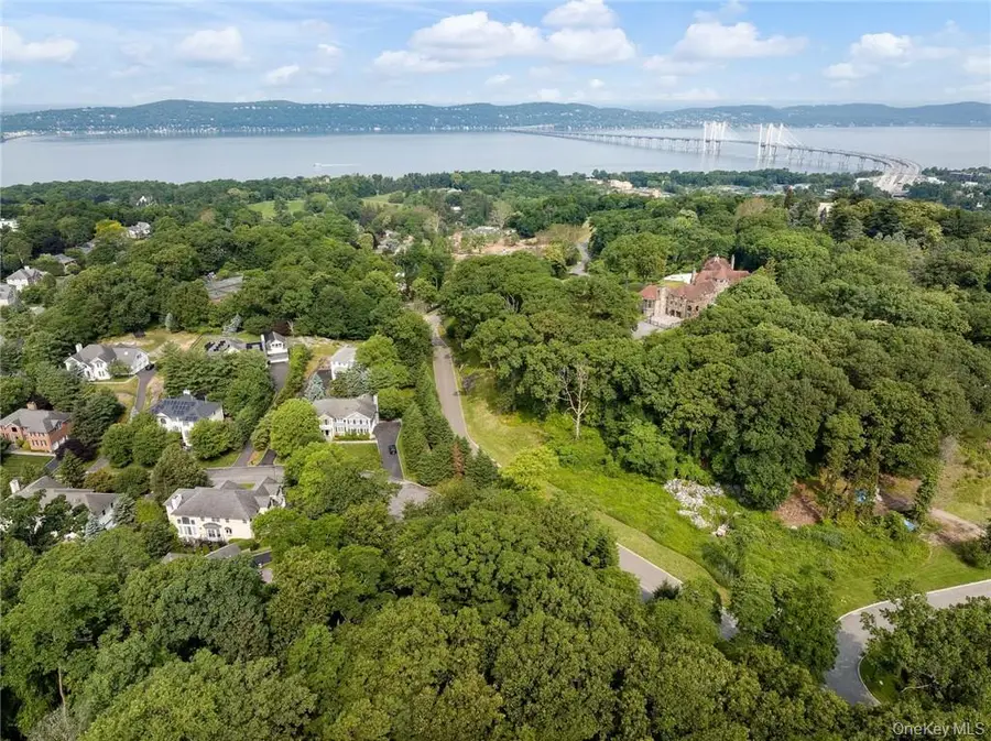 98 Roundabend Road, Tarrytown, NY 10591 - Image #2