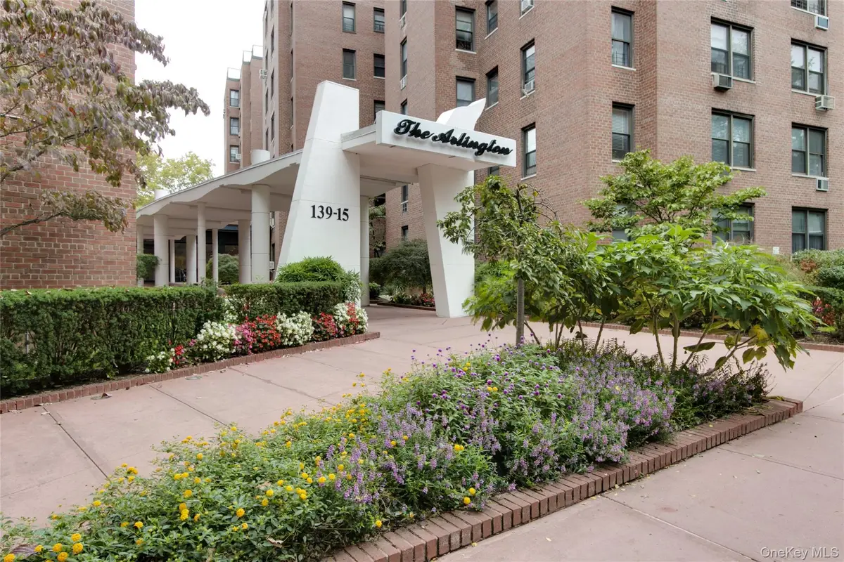 139-15 83 Ave #219, Briarwood, NY 11435 - Image #1