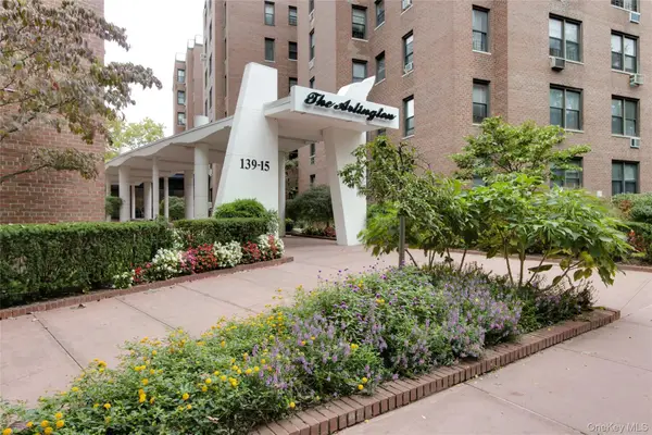 139-15 83 Ave #219, Briarwood, NY 11435