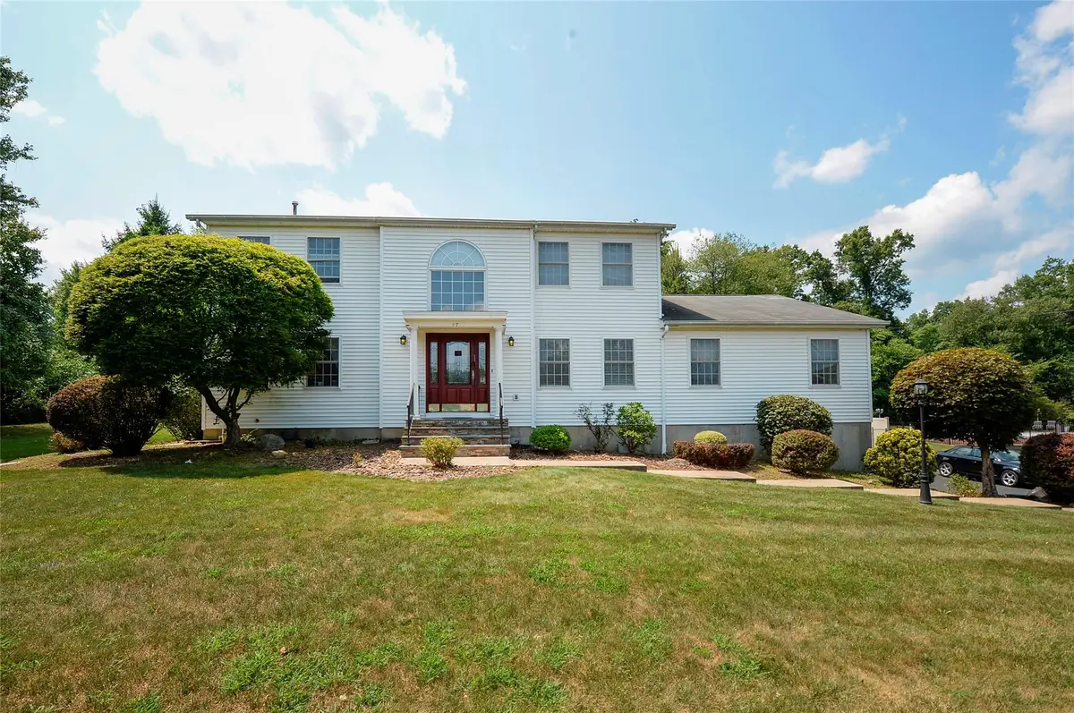 47 Red Schoolhouse Road, Chestnut Ridge, NY 10977 - Image #1