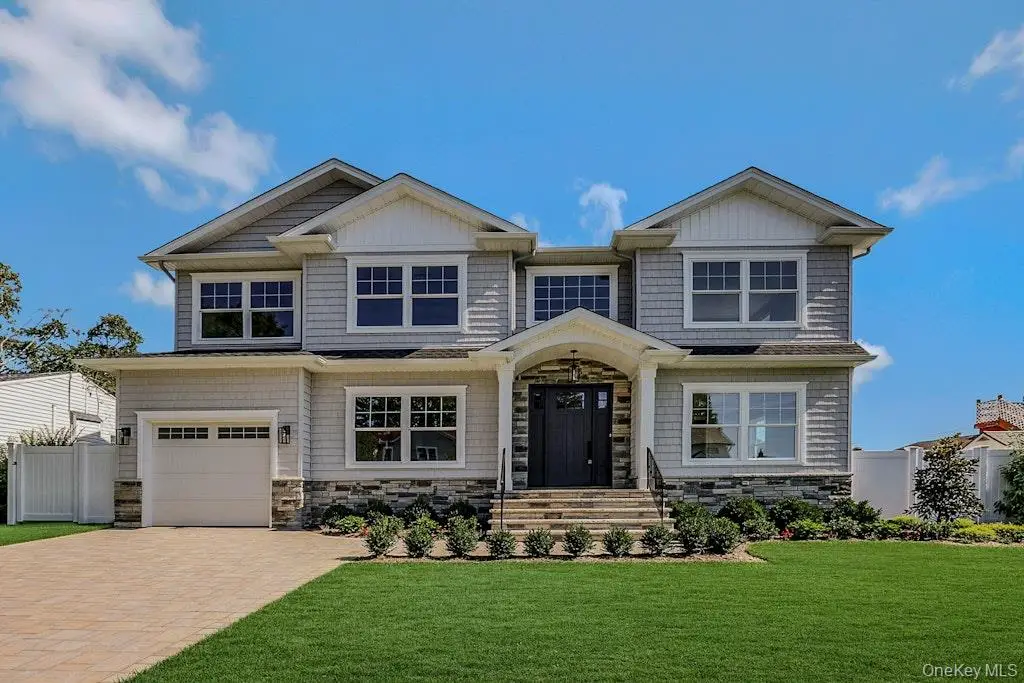 4 Kroll Street, Plainview, NY 11803 - Image #1