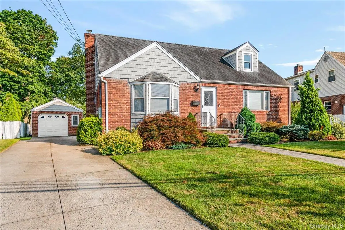 10 Greenville Court, East Rockaway, NY 11518 - Image #1