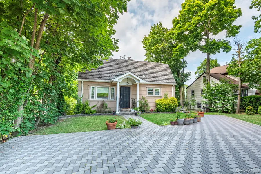 92 Manor Drive, Great Neck, NY 11020 - Image #2