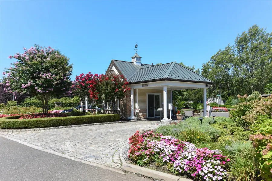 155 Eagle Crest, Port Washington, NY 11050 - Image #2