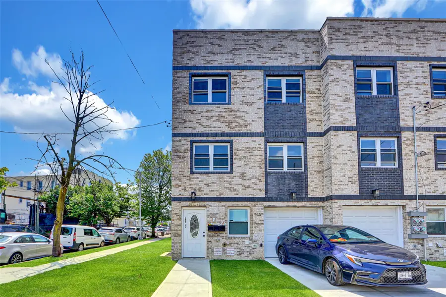 139-22 95 Avenue, Jamaica, NY 11435 - Image #2