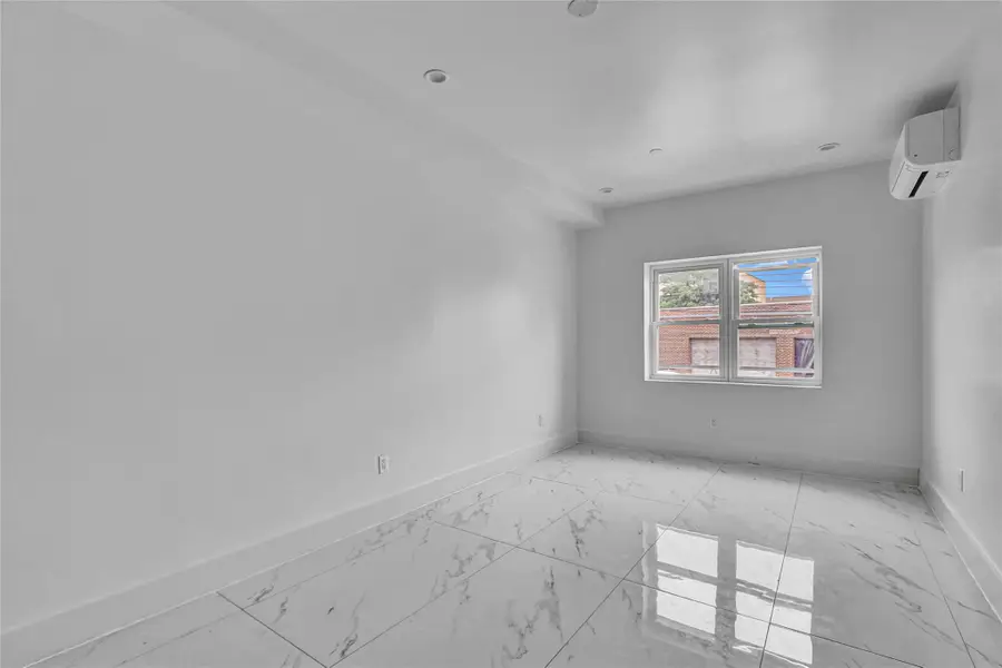 139-22 95 Avenue, Jamaica, NY 11435 - Image #3