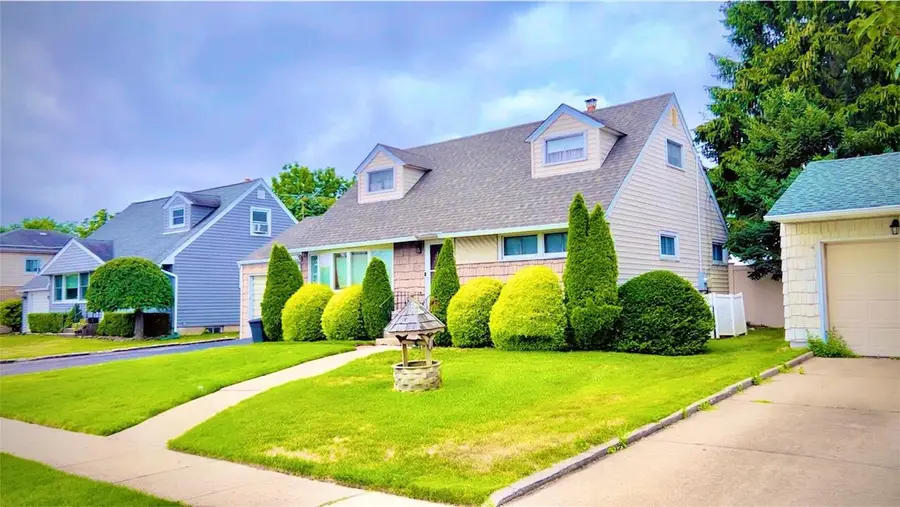 145 Dartmouth Drive, Hicksville, NY 11801 - Image #2