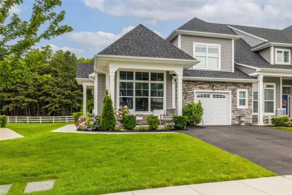 201 Belmont Circle #201, Yaphank, NY 11980