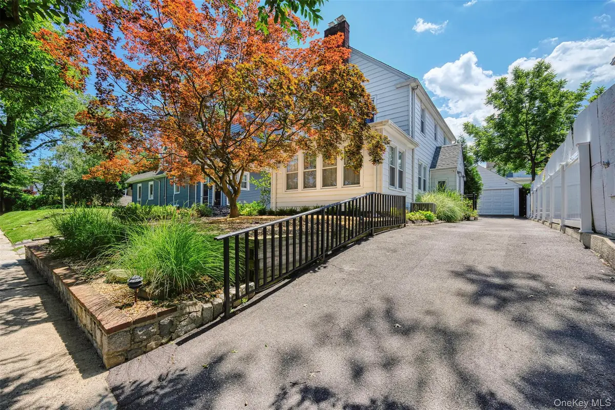 254-06 W End Drive, Great Neck, NY 11020 - Image #1