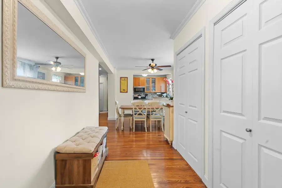 16 Edwards St #2G, Roslyn Heights, NY 11577 - Image #3