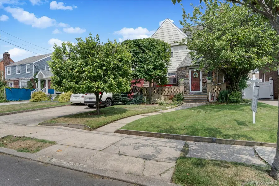 428 Beach 131st Street, Belle Harbor, NY 11694 - Image #3