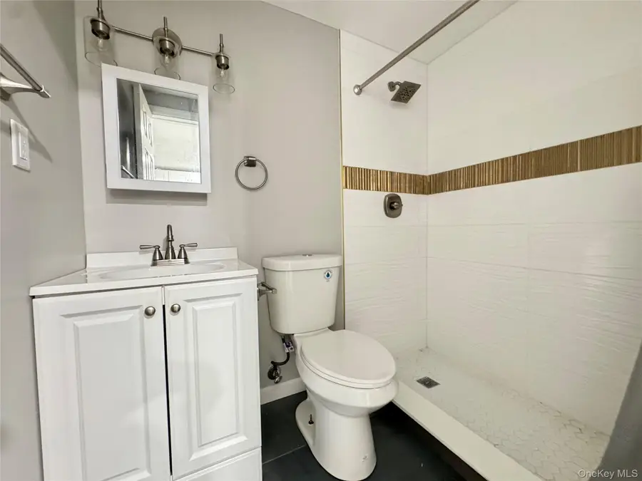 33 Princeton Street, Bay Shore, NY 11706 - Image #3