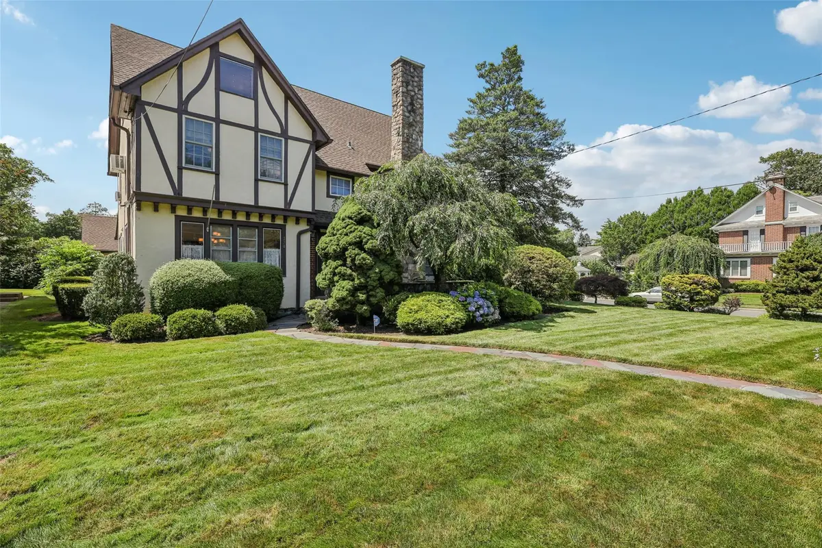 370 Hempstead Avenue, Rockville Centre, NY 11570 - Image #1