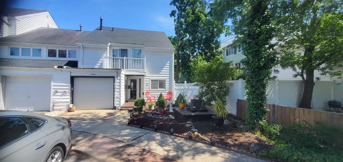 30 Chestnut Circle, Staten Island, NY 10312 - Image #1