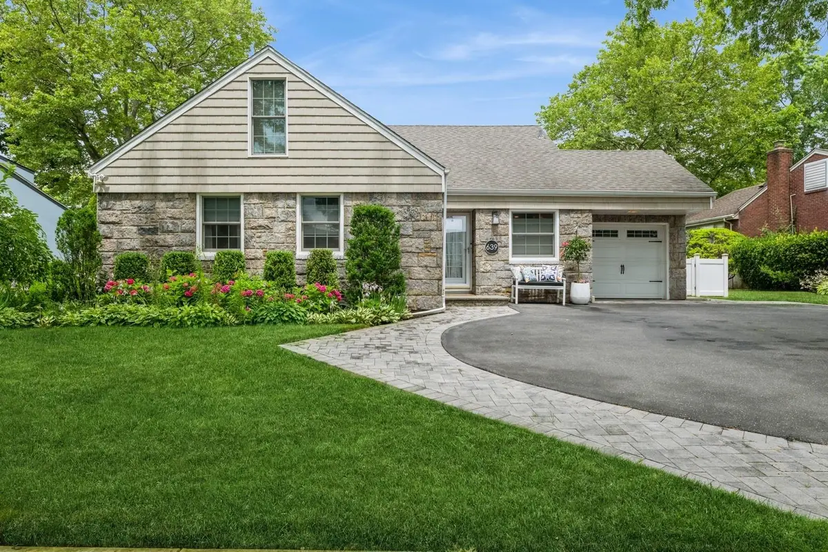639 Lakeview Avenue, Rockville Centre, NY 11570 - Image #1