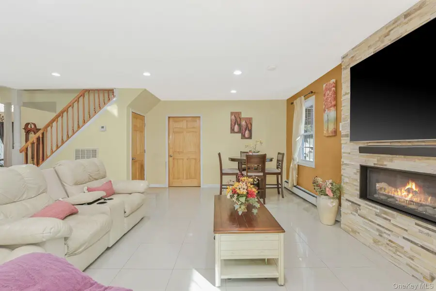 402 Johnson Avenue, Bohemia, NY 11716 - Image #2