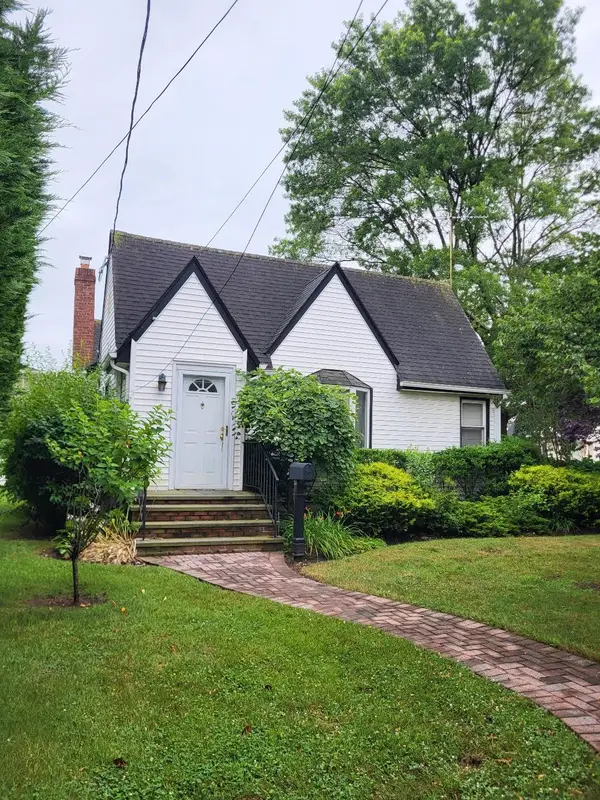 2 Dorothy Court, Merrick, NY 11566