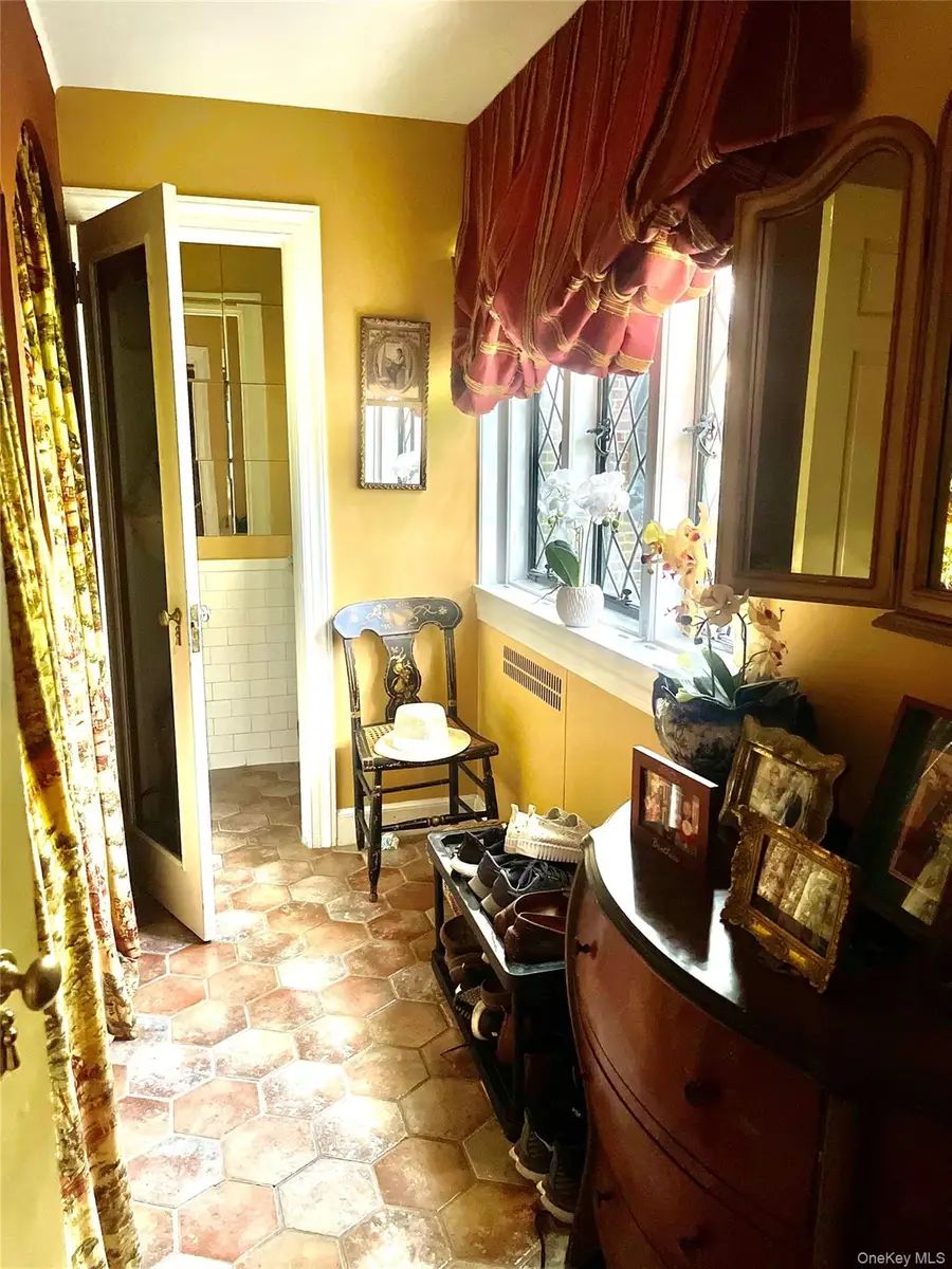 118 Highland Road, Glen Cove, NY 11542 - Image #2