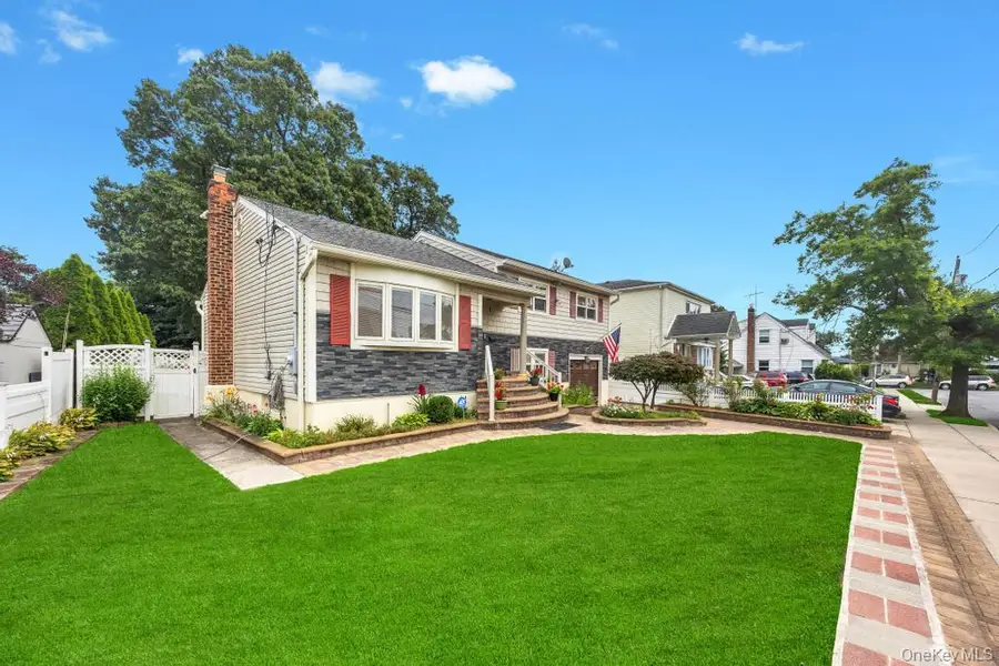 9 Waverly Place, Valley Stream, NY 11580 - Image #3