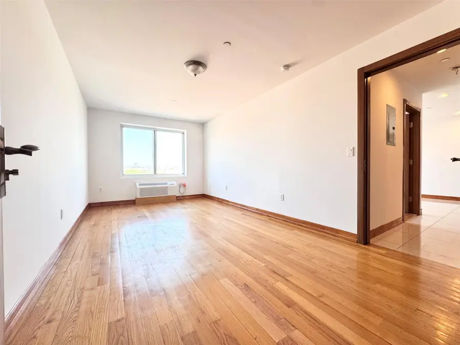 37-17 111th #5B, Corona, NY 11368 - Image #3