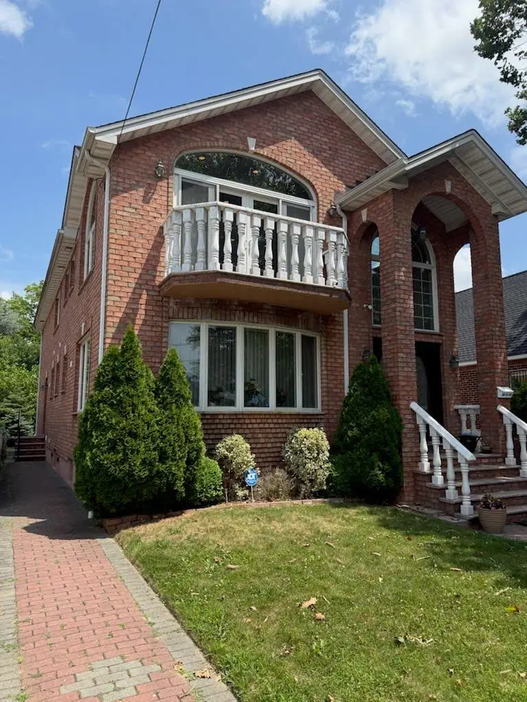 58-39 196 Place, Fresh Meadows, NY 11365 - Image #2