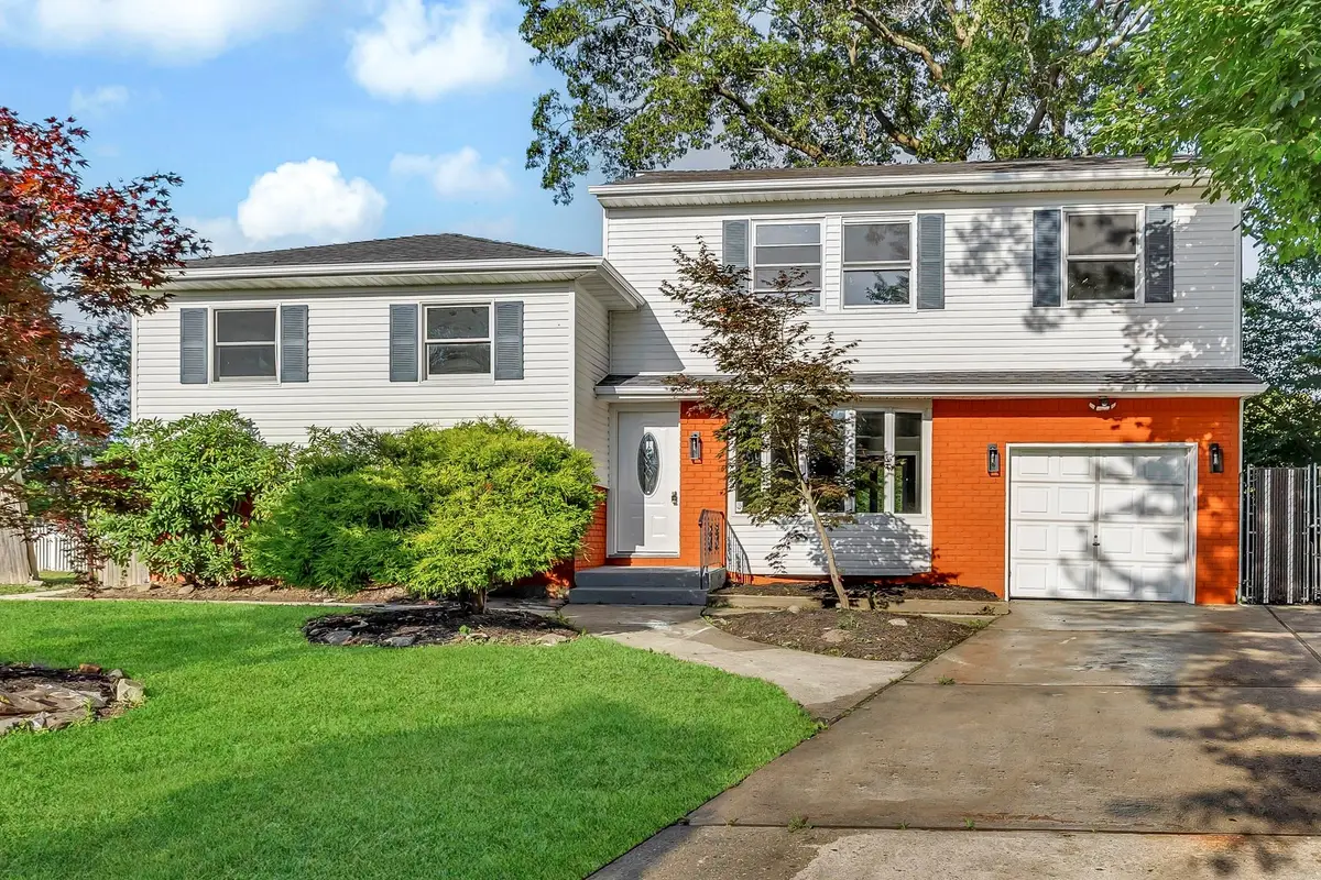 5 Wendorf Court, North Babylon, NY 11703 - Image #1