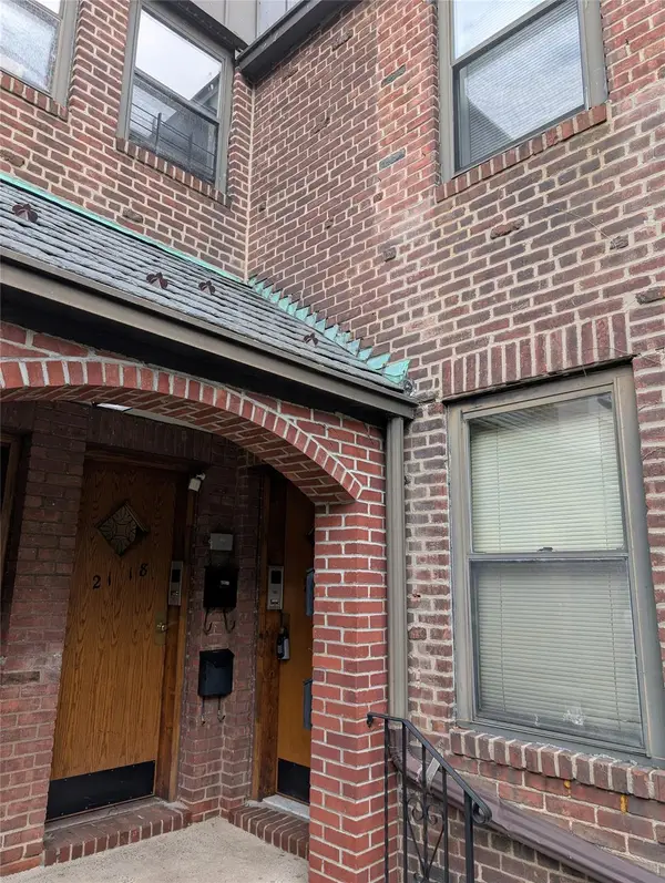 21-16 77 Street 2nd Floor, Astoria, NY 11370