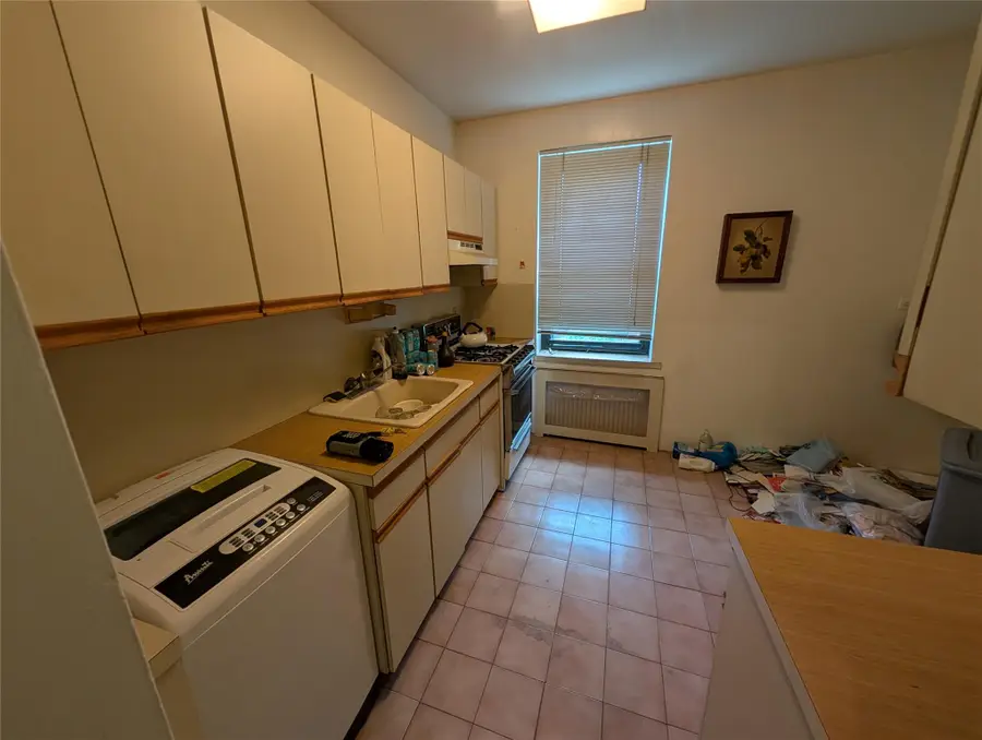 21-16 77 Street 2nd Floor, Astoria, NY 11370 - Image #2