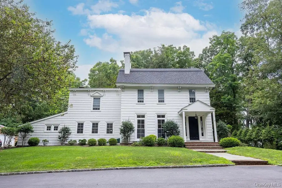 592 Landing Avenue, Smithtown, NY 11787 - Image #2