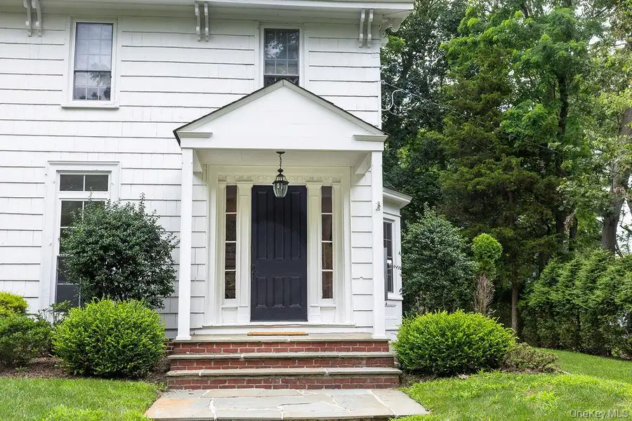 592 Landing Avenue, Smithtown, NY 11787 - Image #3