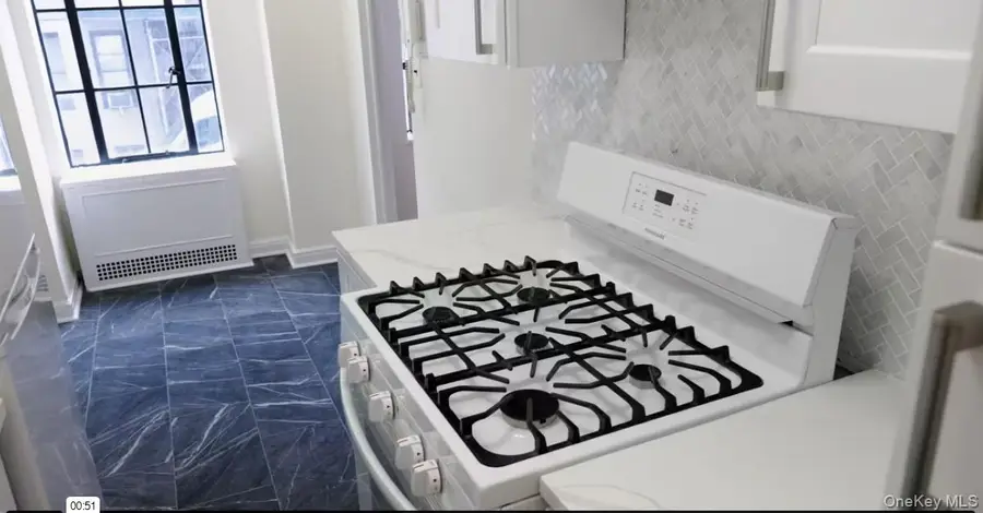 353 W 56th Street #2D, Manhattan, NY 10019 - Image #3