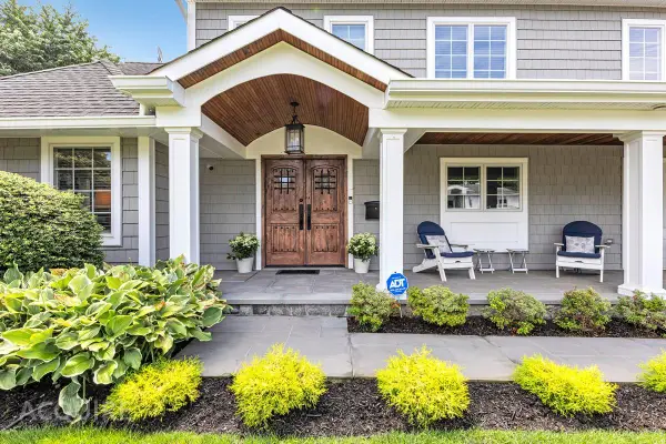 12 Overhill Lane, Roslyn, NY 11576