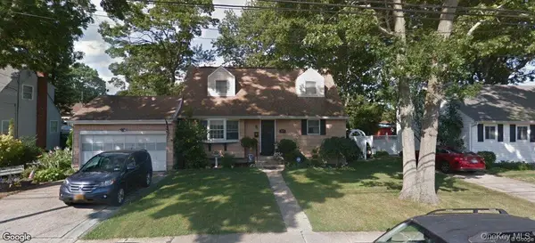 468 N. Greene Ave, Lindenhurst, NY 11757