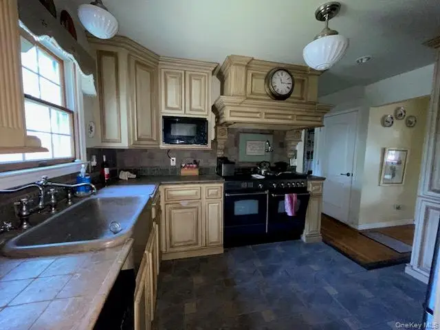 468 N. Greene Ave, Lindenhurst, NY 11757 - Image #2