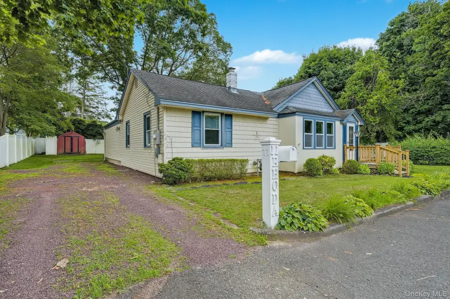 11 Rhoda Avenue, Smithtown, NY 11787 - Image #2