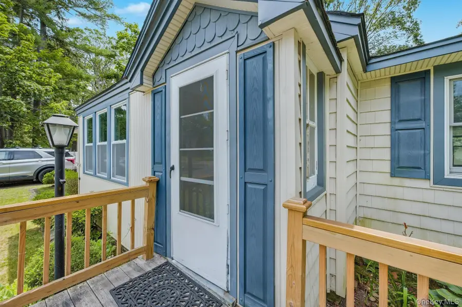 11 Rhoda Avenue, Smithtown, NY 11787 - Image #3