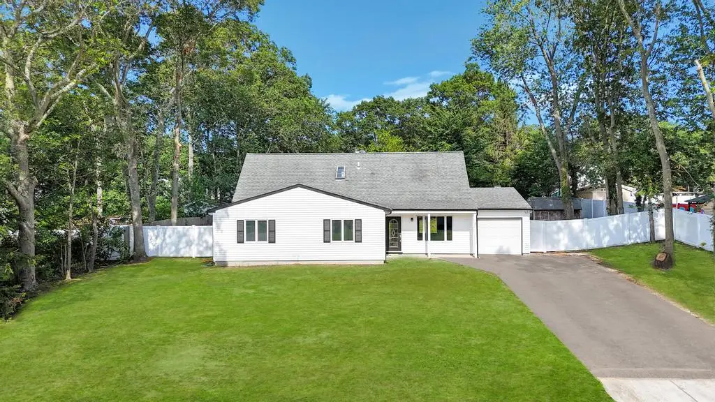 9 Wakefield Avenue, Coram, NY 11727 - Image #1