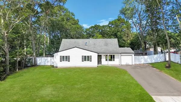 9 Wakefield Avenue, Coram, NY 11727