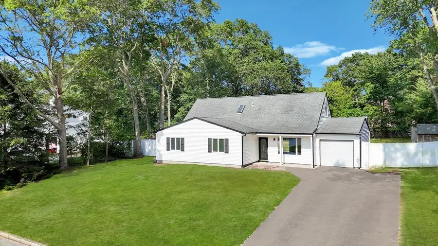 9 Wakefield Avenue, Coram, NY 11727 - Image #3